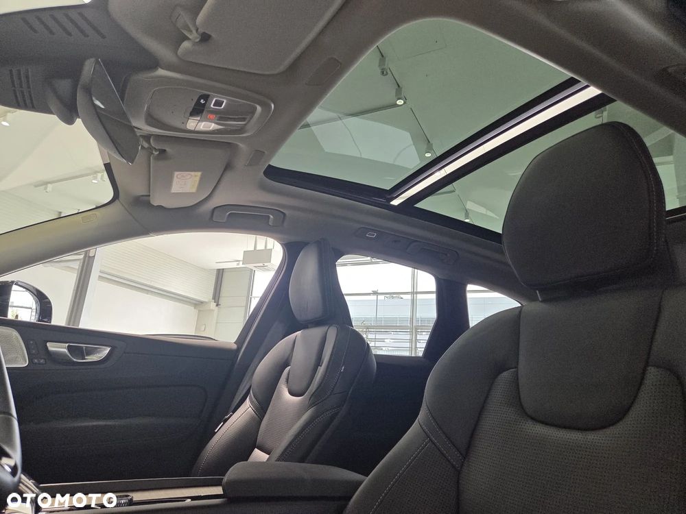 Volvo XC 60 B5 B AWD Ultimate Dark - 18