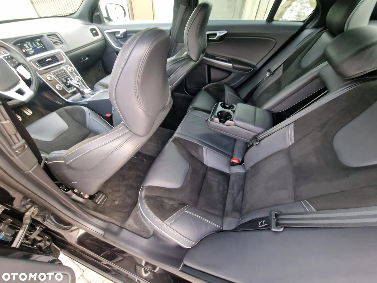Volvo V40 D3 R Design - 6