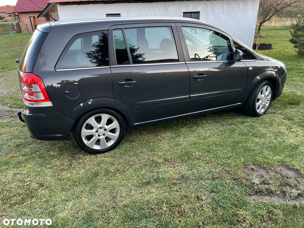 Opel Zafira 1.8 Cosmo - 33