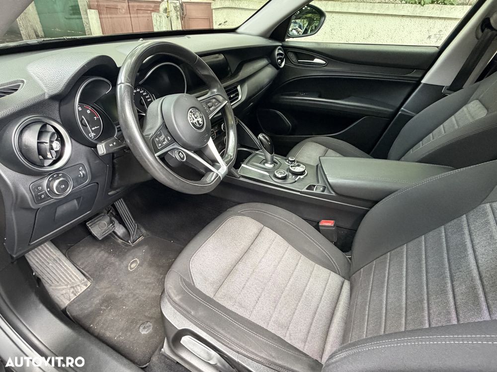 Alfa Romeo Stelvio - 8
