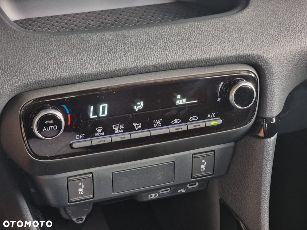 Toyota Yaris Hybrid 1.5 Style - 26
