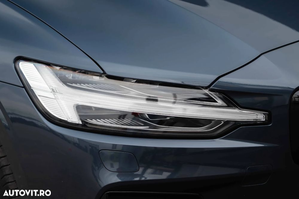 Volvo V60 B4 MHEV AT Ultimate Dark - 11