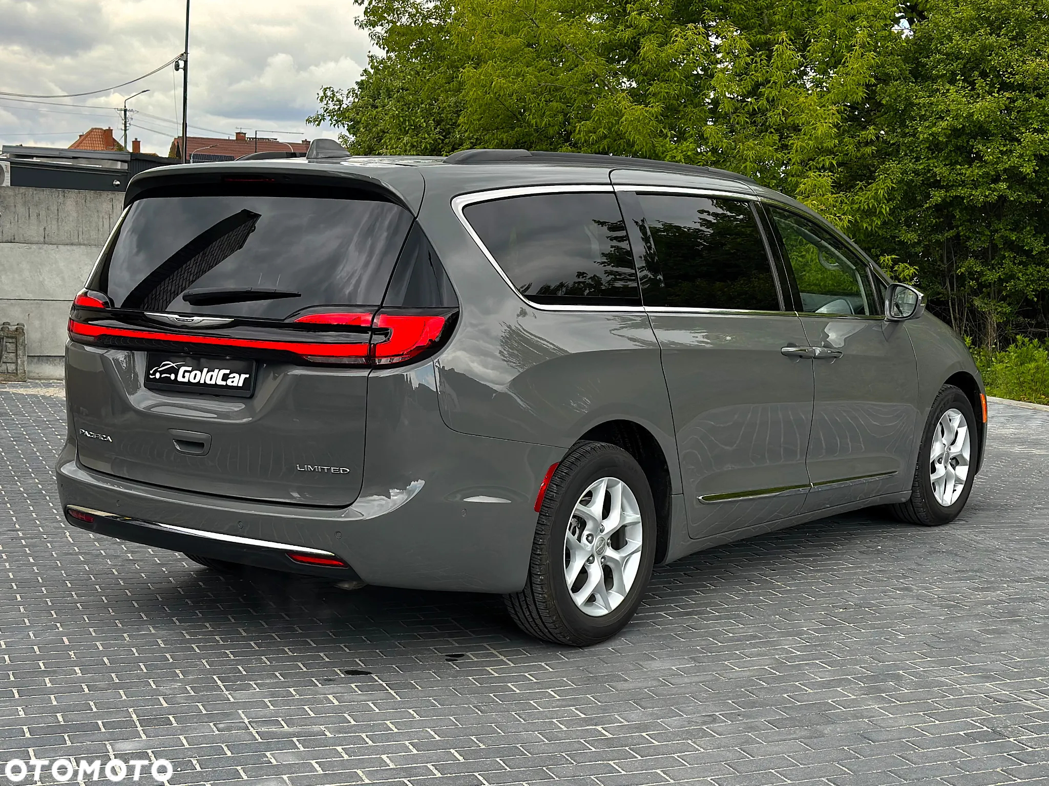 Chrysler Pacifica - 4
