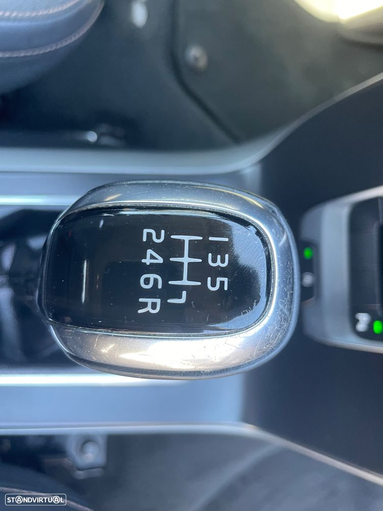 Volvo V40 Cross Country D2 Momentum - 32