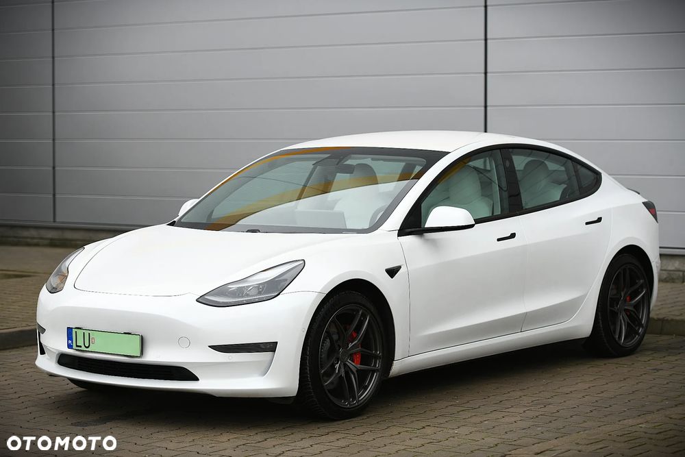 Tesla Model 3 - 1