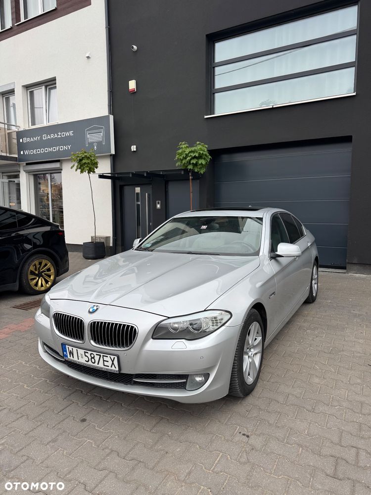 BMW Seria 5 528i Luxury Line