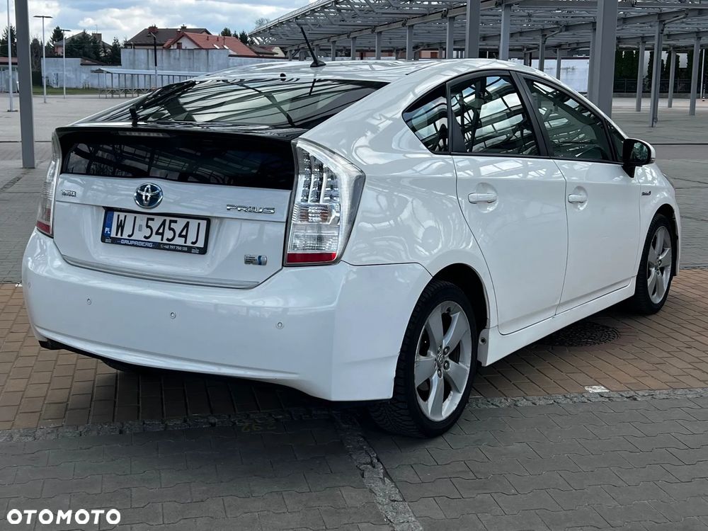 Toyota Prius (Hybrid) Executive - 4