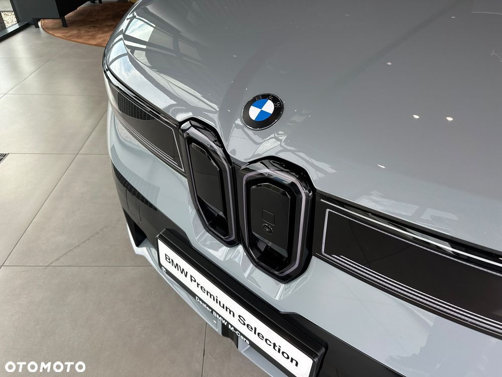 BMW iX3 - 16