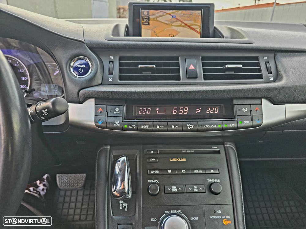 Lexus CT 200h - 15