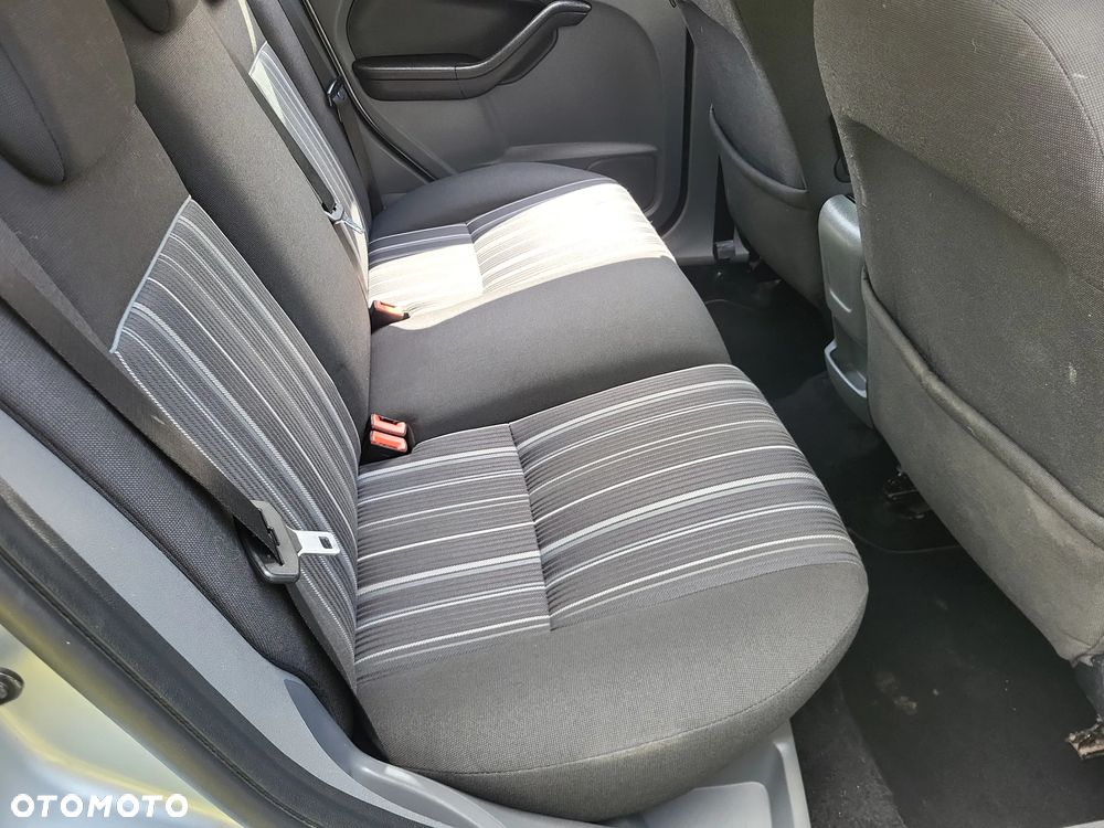 Ford Focus 2.0 16V Style+ - 28