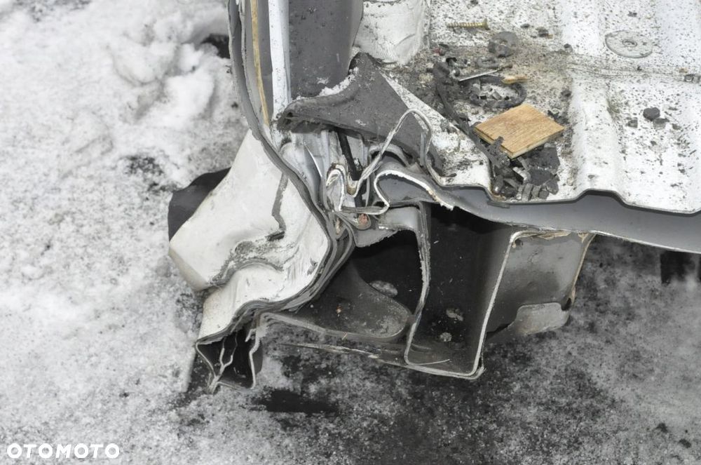 MERCEDES CITAN W415 PAS BŁOTNIK CAŁY TYŁ DUPA - 10