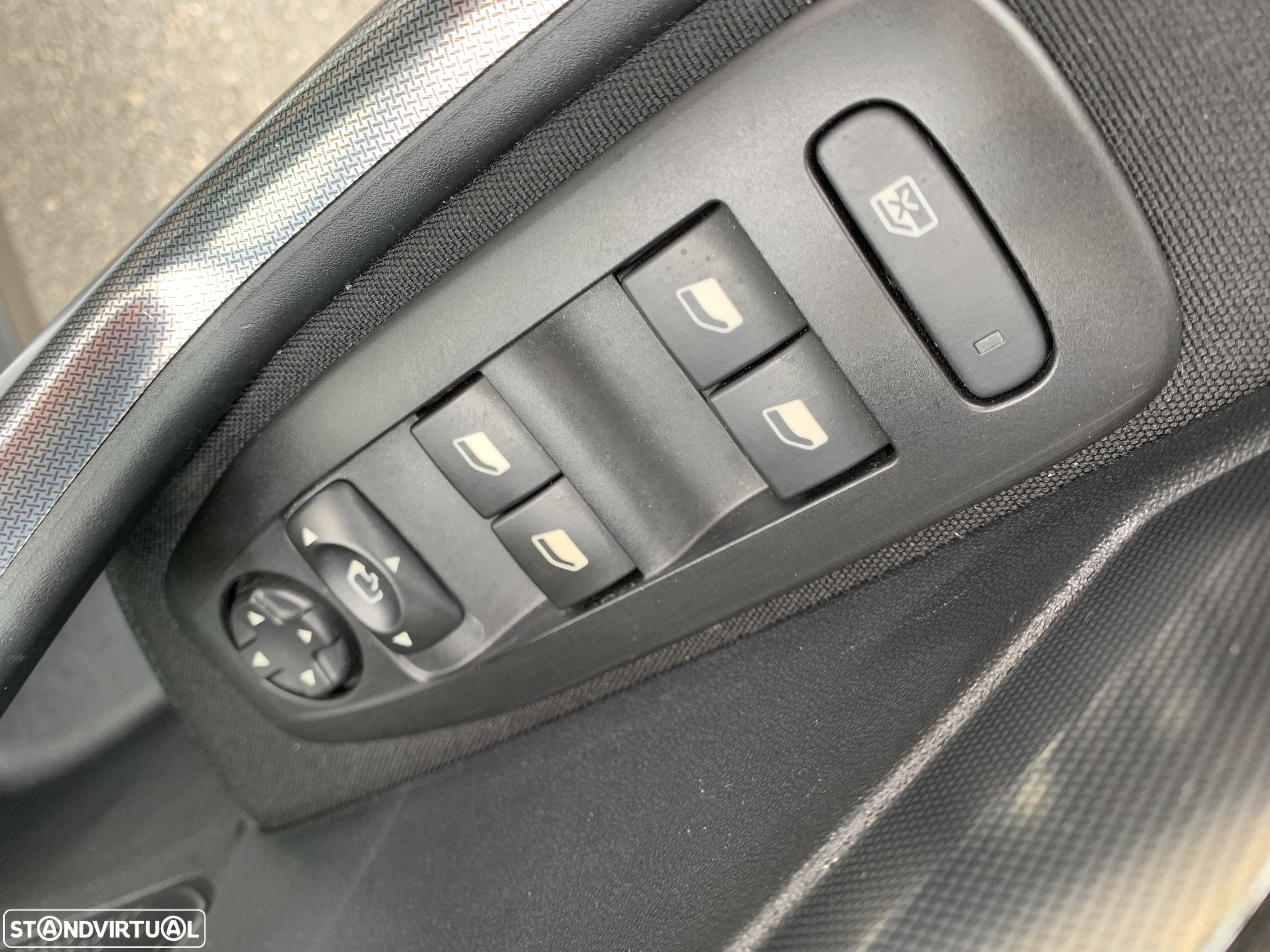 Peugeot 2008 1.2 PureTech Allure - 8