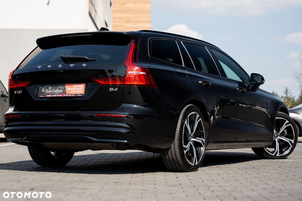 Volvo V60 B4 B DKG Ultimate Dark - 11