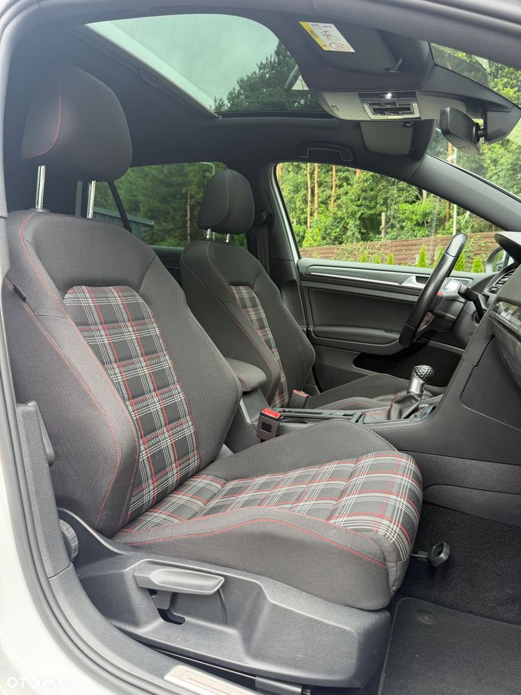 Volkswagen Golf GTI (BlueMotion Technology) - 29