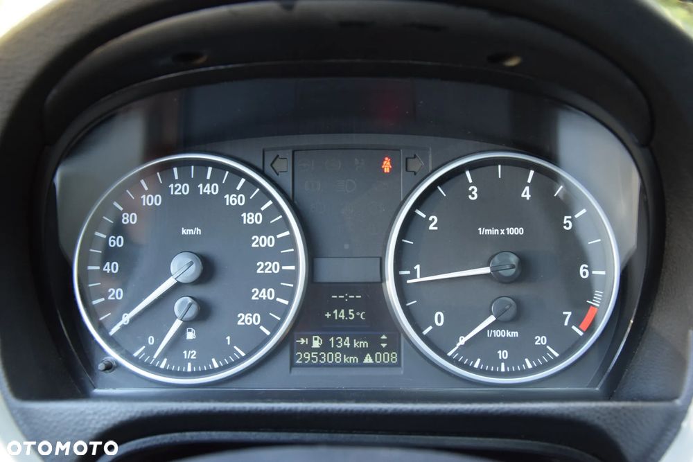 BMW Seria 3 318i - 26