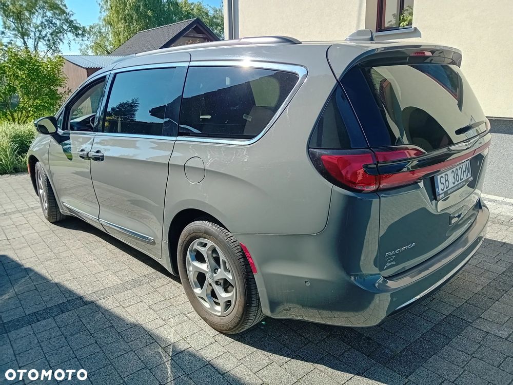 Chrysler Pacifica - 4