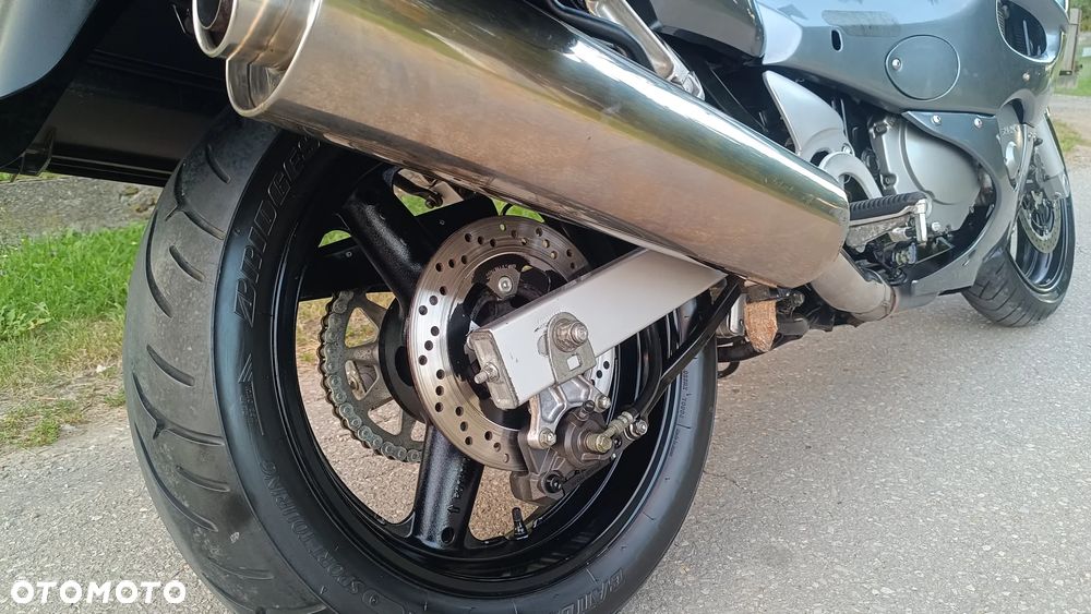 Suzuki GSX - 6
