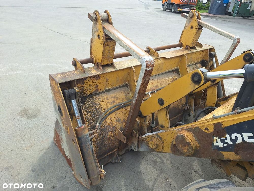 Caterpillar 432 E 4X4 - 32