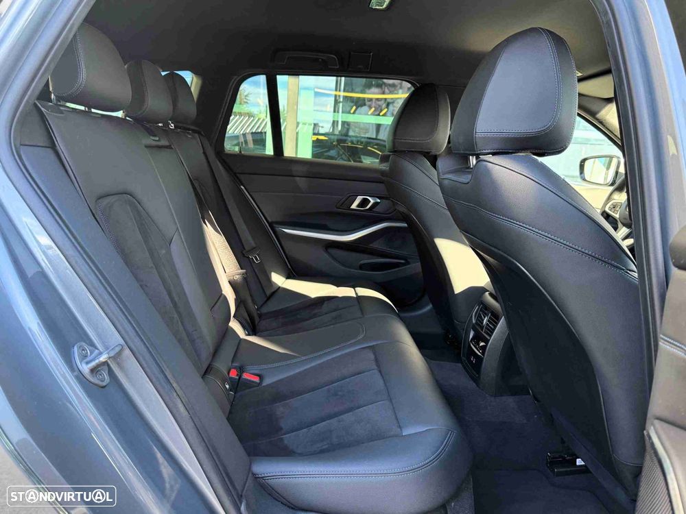BMW 320 d Touring Pack Desportivo M Auto - 17