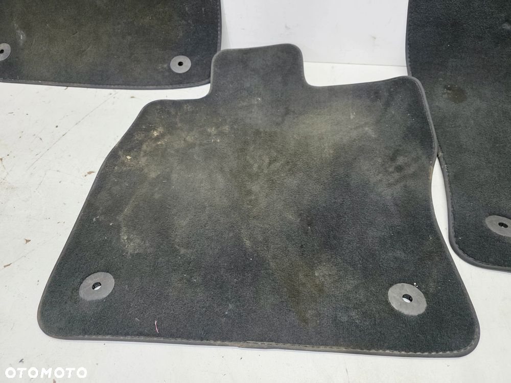 DYWAN DYWANIKI MATERIAŁ WELUR AUDI A3 8V 8V1864435 8V1864436 QA5 - 5