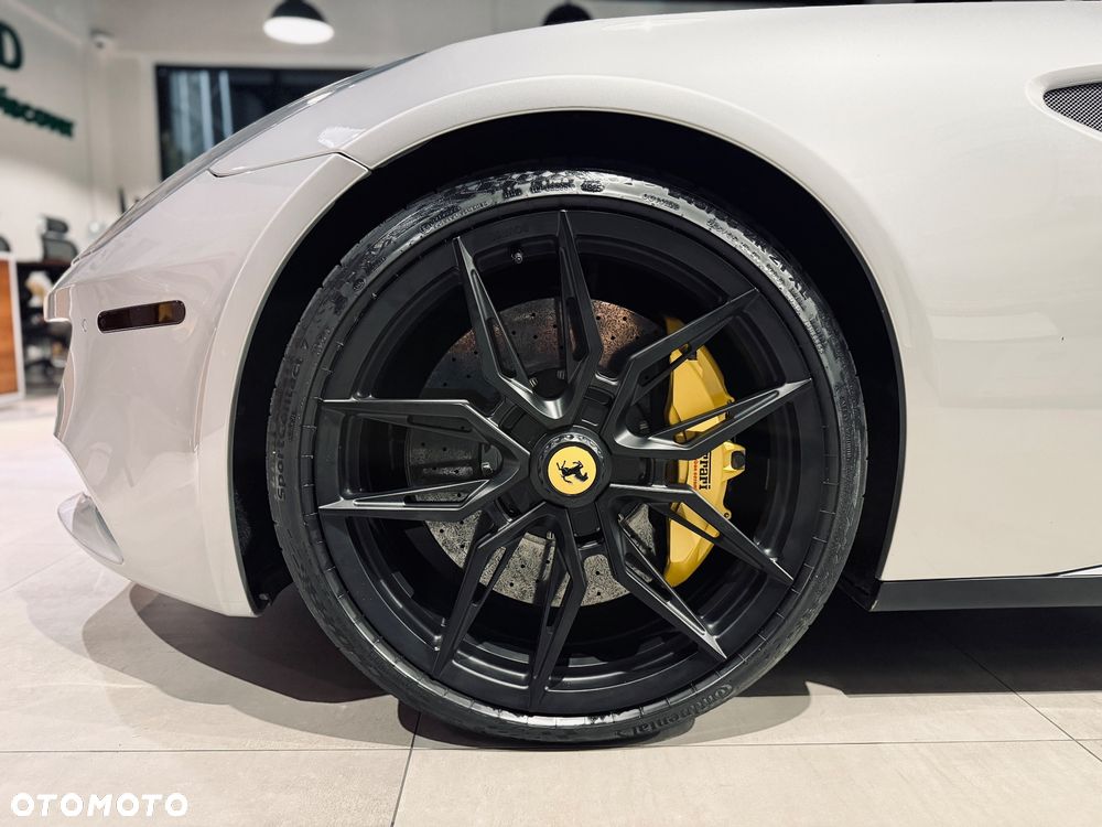 Ferrari FF - 8