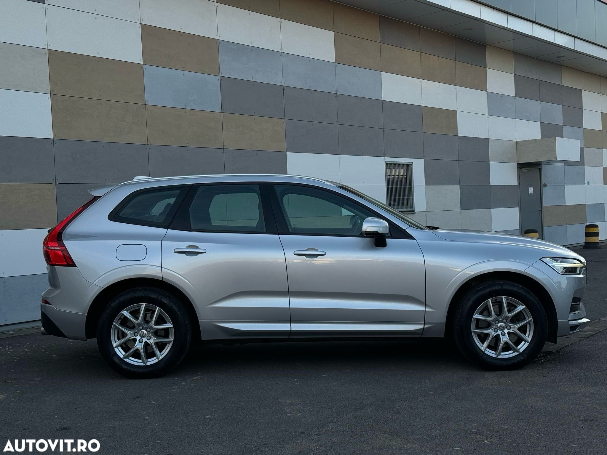 Volvo XC 60 D4 AWD Momentum - 24