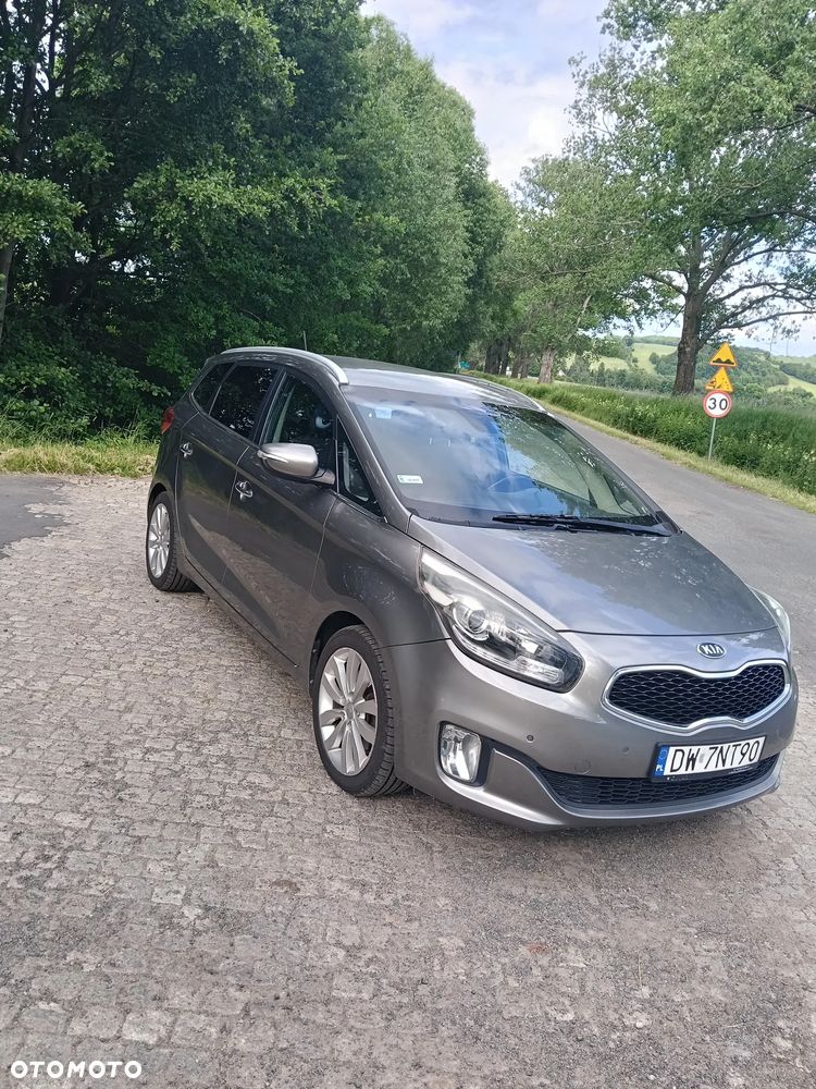 Kia Carens - 1