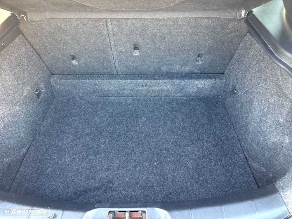 Volvo V40 2.0 D2 R-Design Momentum - 27