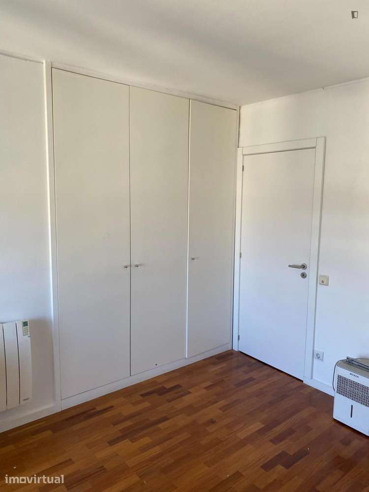 Quarto - localizado em Senhora da Hora Porto - Grande imagem: 3/25