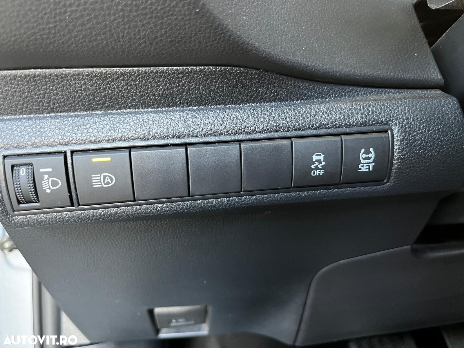 Toyota Corolla 1.8 HSD Business - 19