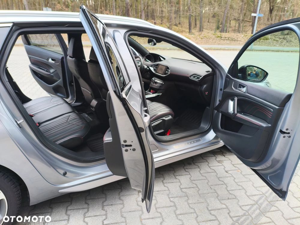 Peugeot 308 - 8