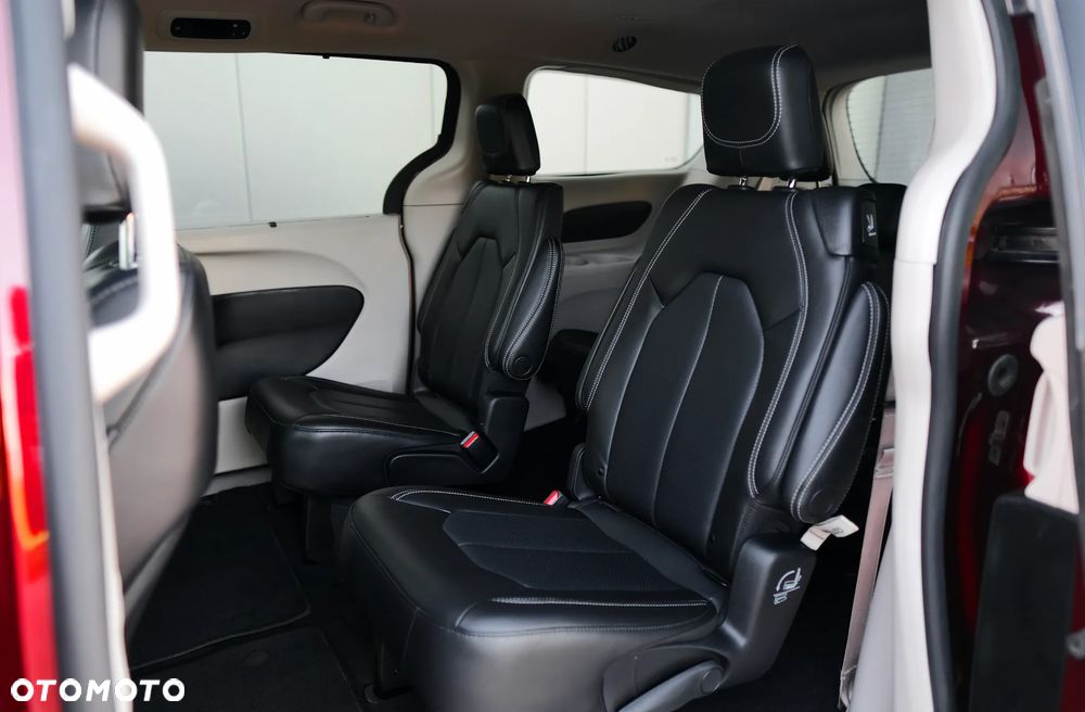 Chrysler Pacifica - 17
