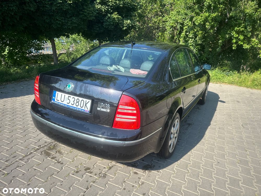 Skoda Superb 2.8 V6 Prestige Plus - 4
