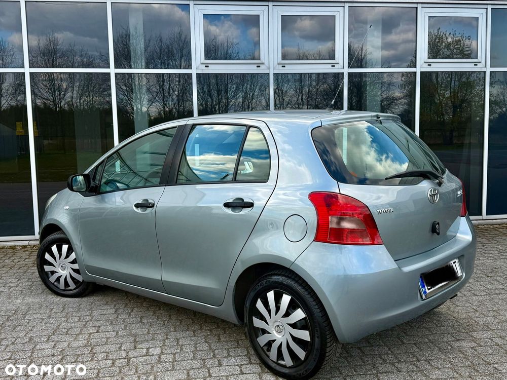 Toyota Yaris 1.3 Luna A/C - 12