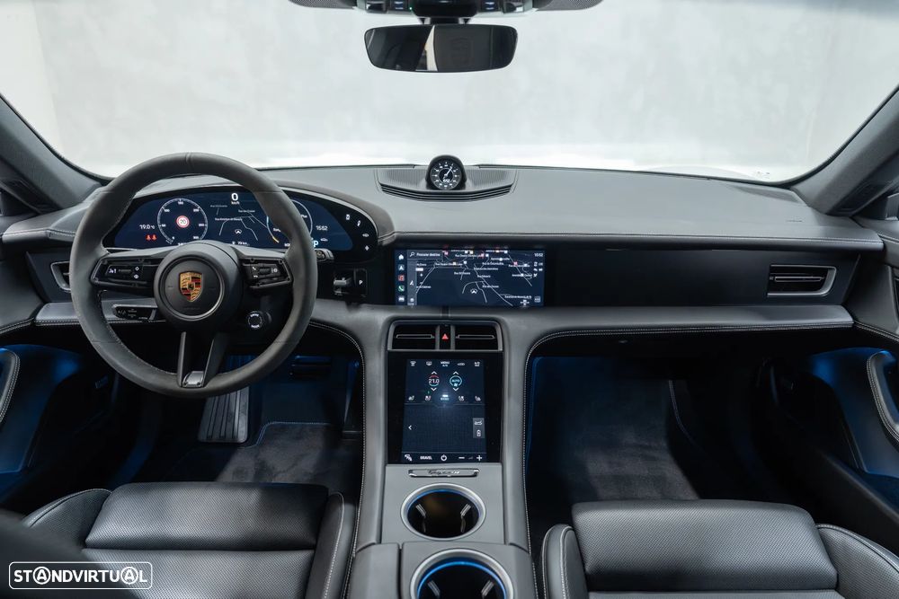 Porsche Taycan Cross Turismo 4 - 23