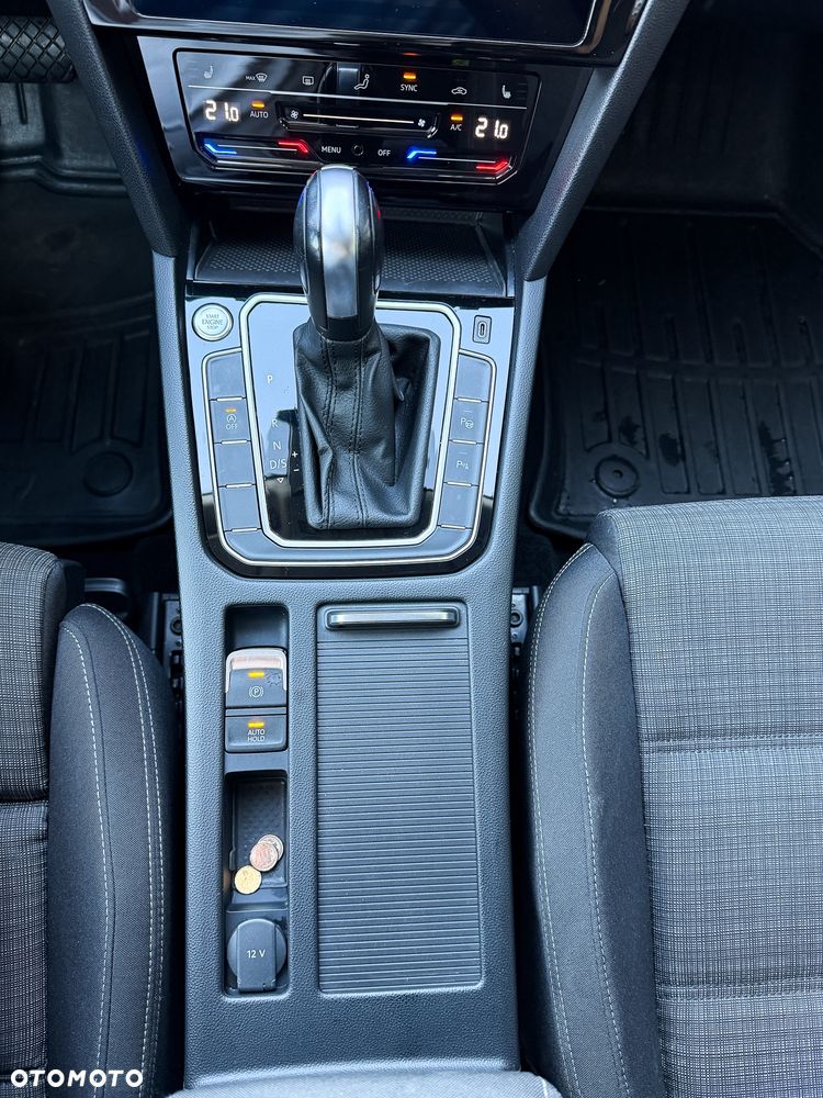 Volkswagen Passat 1.5 TSI EVO Elegance DSG - 19