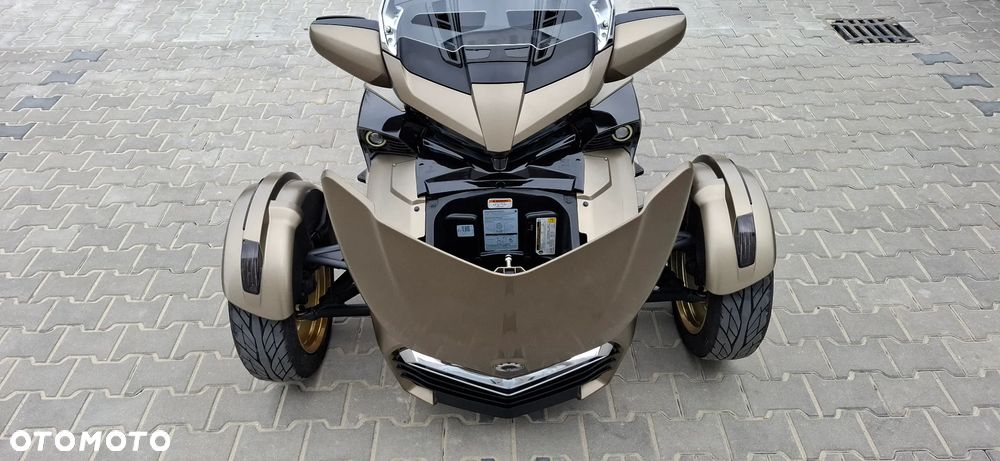 Can-Am Spyder - 16