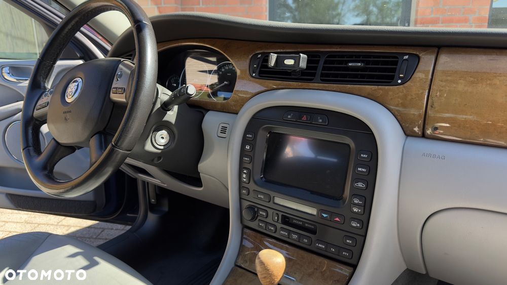 Jaguar X-Type 3.0 V6 4x4 Executive - 8