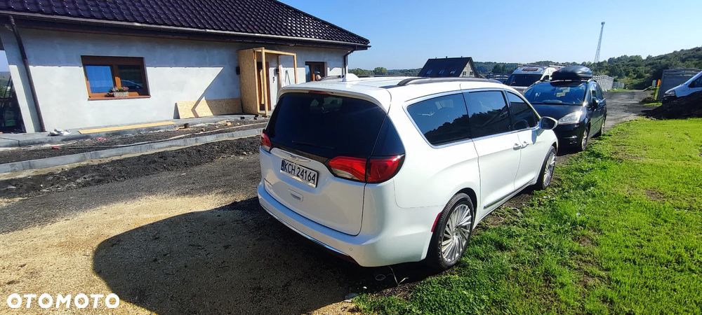 Chrysler Pacifica - 4