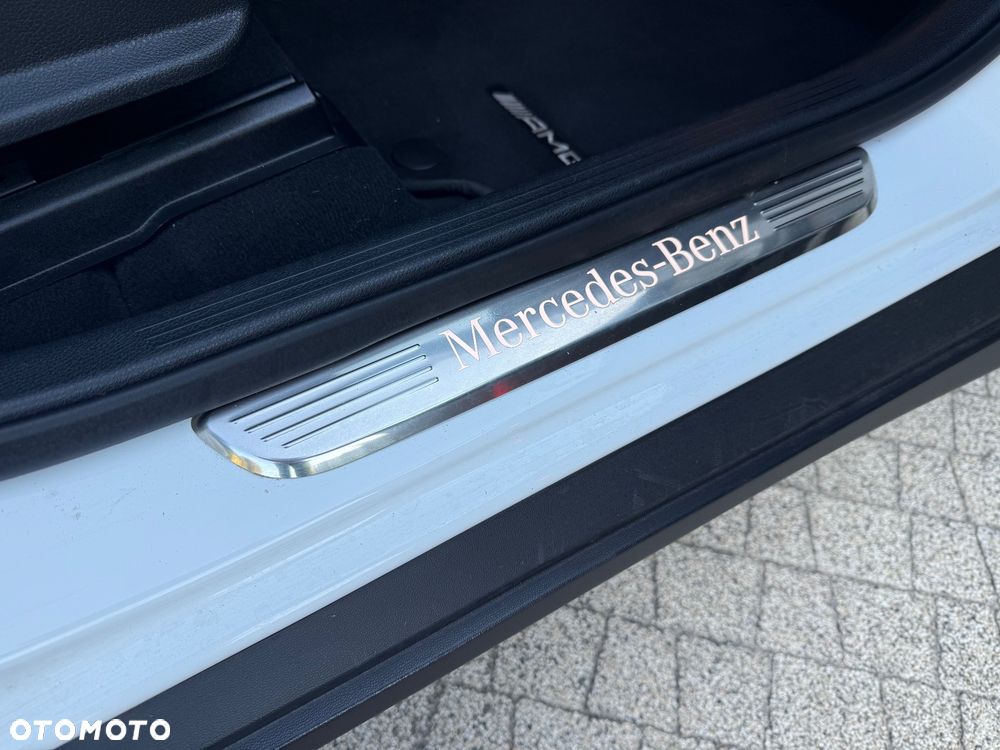 Mercedes-Benz GLC 200 4Matic 9G-TRONIC AMG Line Plus - 24