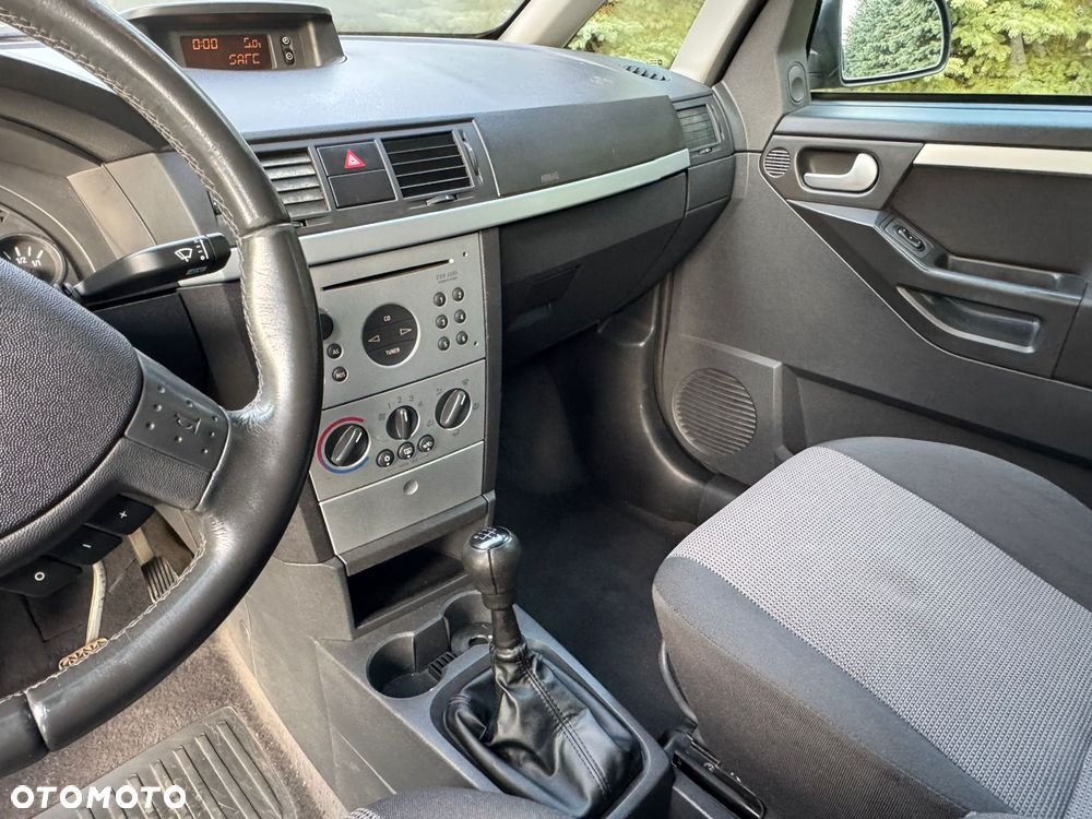 Opel Meriva 1.8 16V (Essentia) - 10