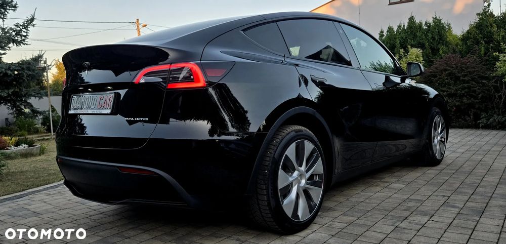 Tesla Model Y Long Range Dual Motor AWD - 16