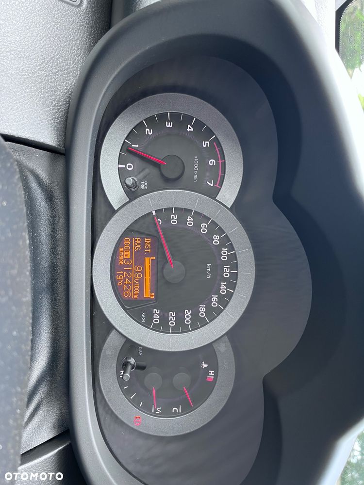 Toyota RAV4 - 8
