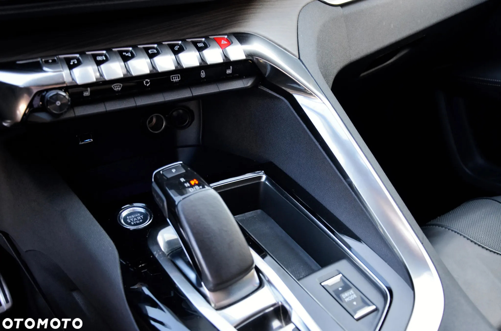 Peugeot 3008 1.6 PureTech Hybrid PHEV Allure Pack S&S EAT8 - 22