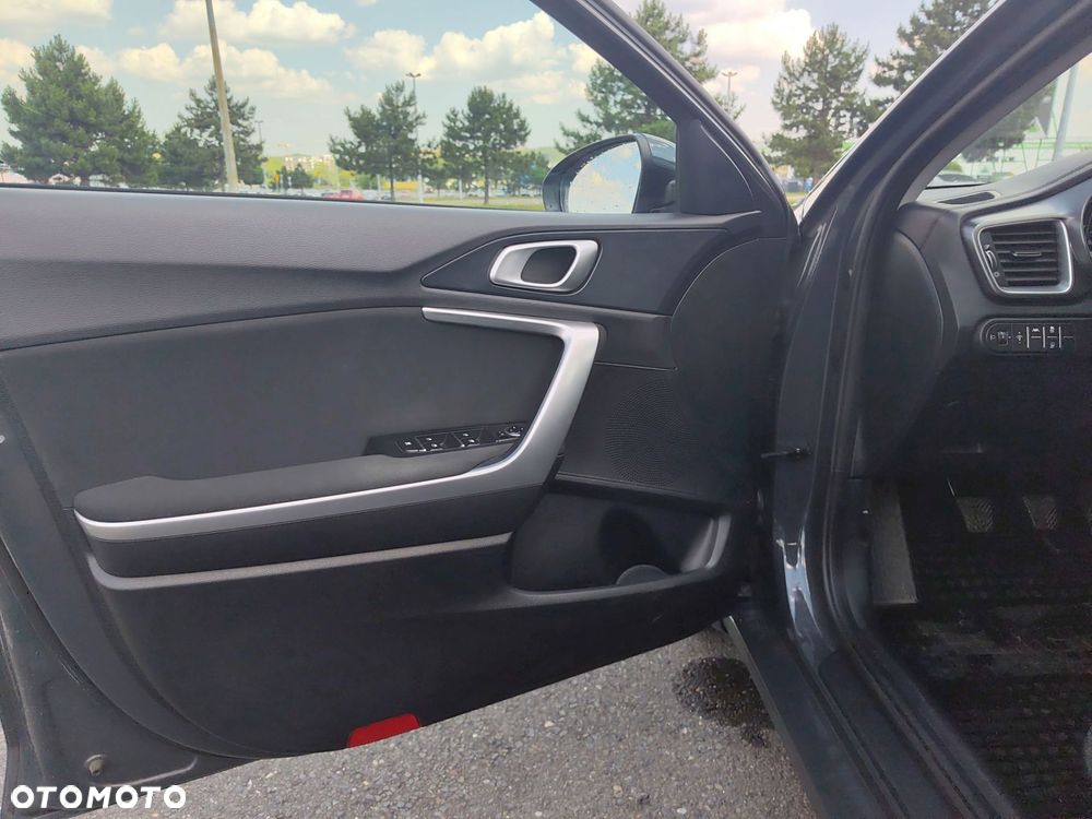 Kia Ceed - 10