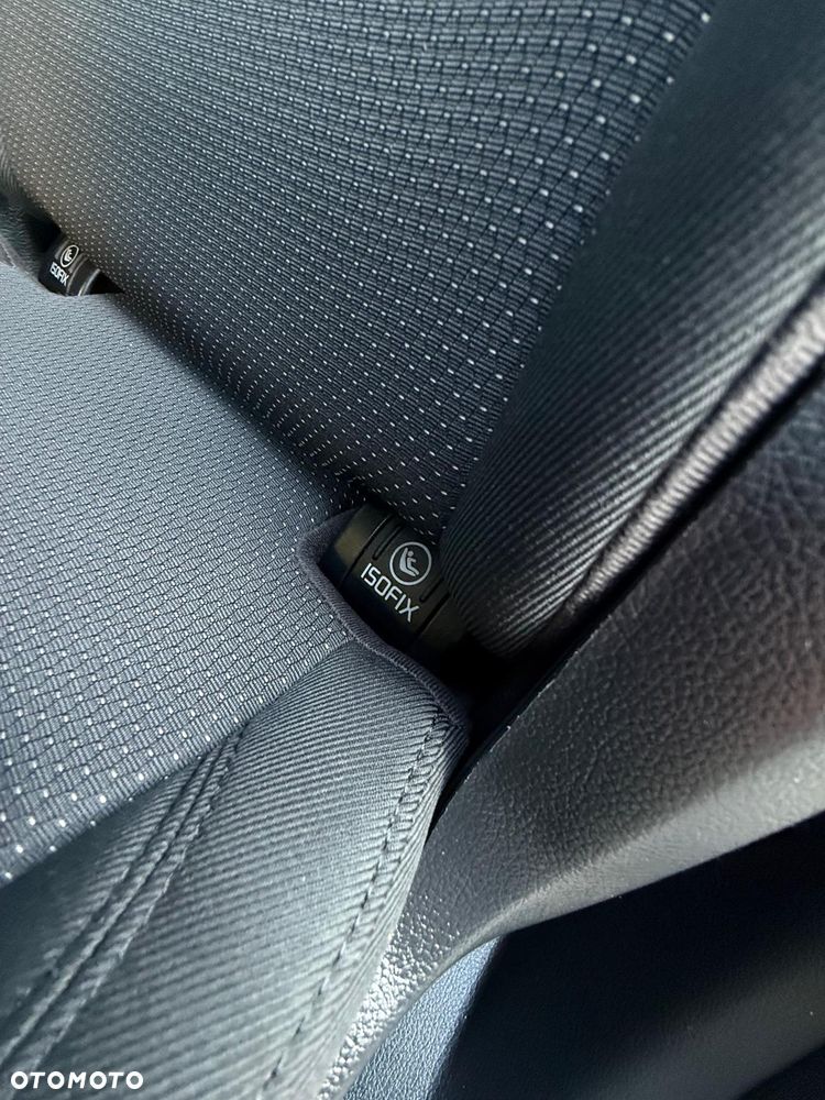 Kia Carens 1.6 GDI Dream-Team Edition - 25