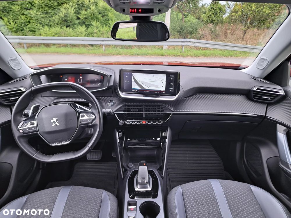 Peugeot 2008 1.2 Pure Tech GPF Allure S&S EAT6 - 17