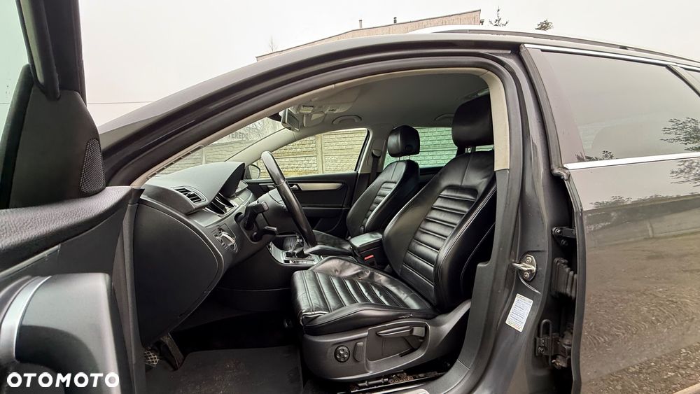 Volkswagen Passat 2.0 TDI BlueMotion Technology Exclusive - 33