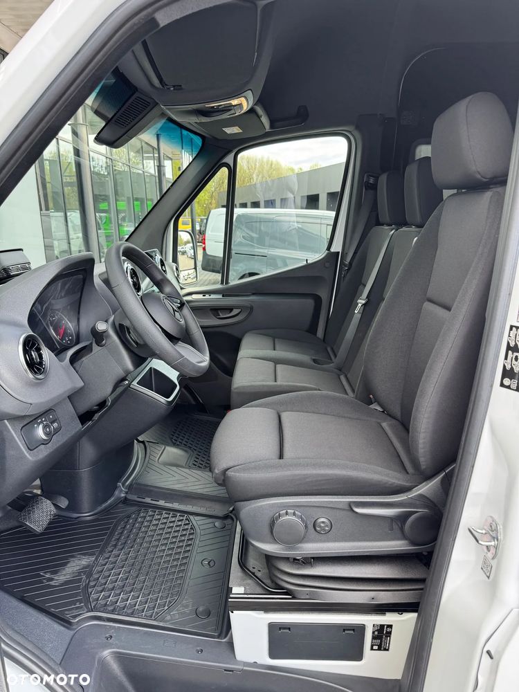 Mercedes-Benz Sprinter - 16