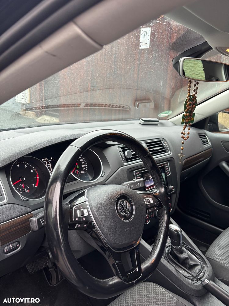 Volkswagen Jetta - 8